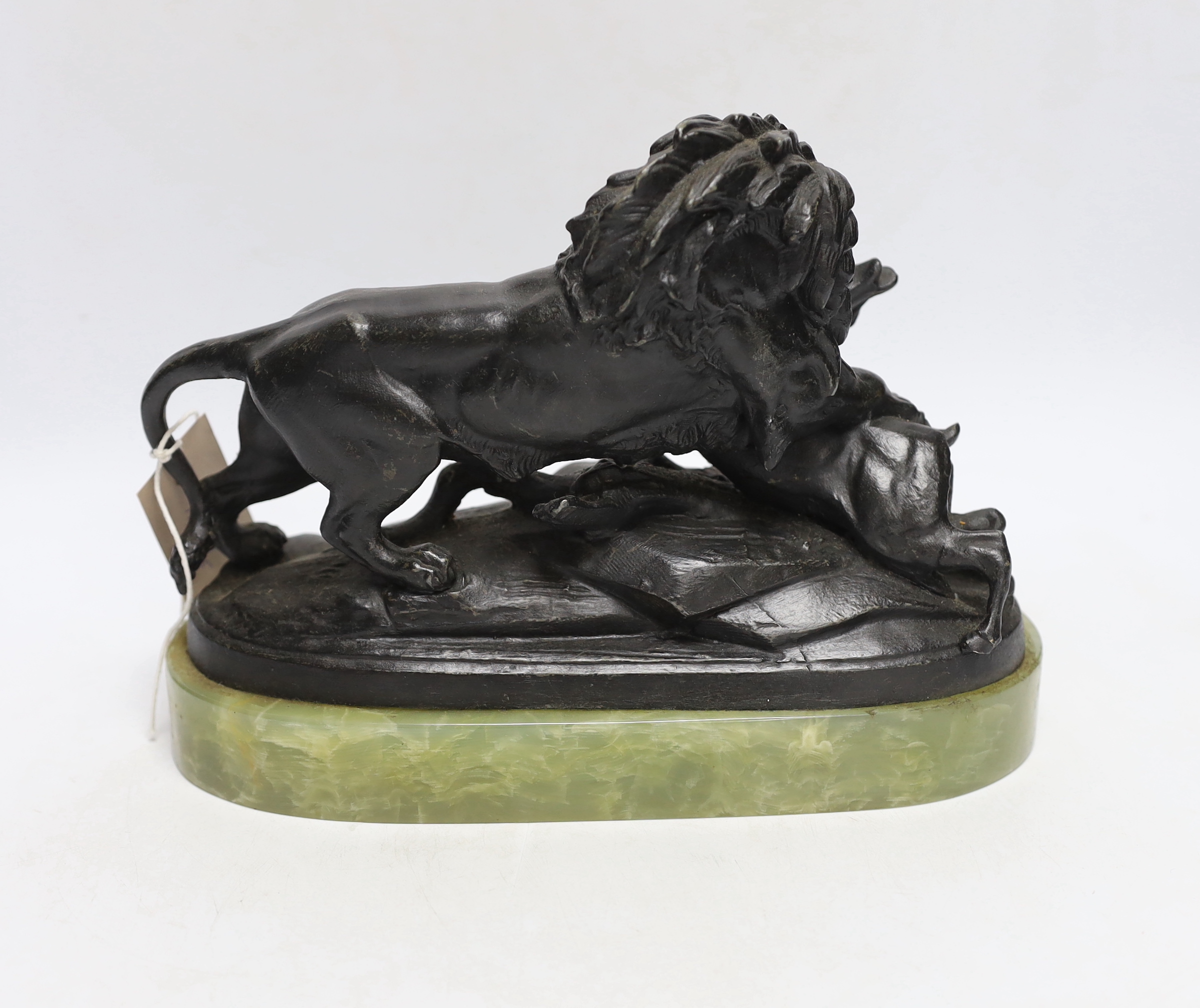 An early 20th century spelter lion group on onyx base, 27cm long